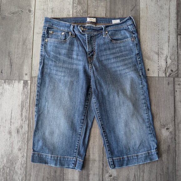 Levi's, Capri Stretch Denim Shorts, Sz 6 - Picture 2 of 10